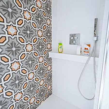 Apartment Magnifique Avec Balcon A Bordeaux